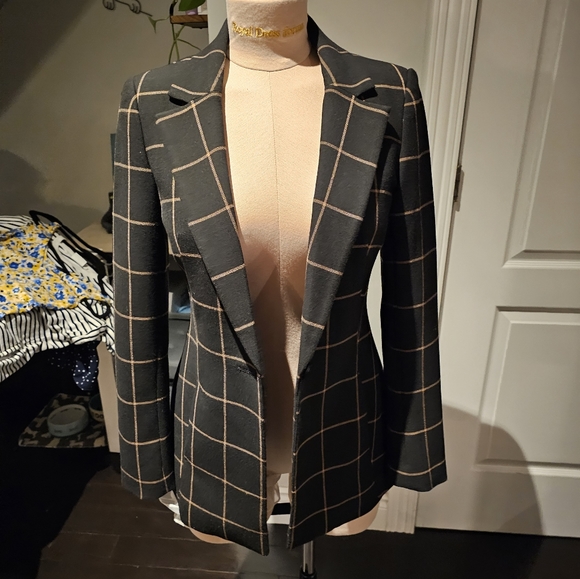 Le Chateau suit with pants and skirt - Picture 4 of 9